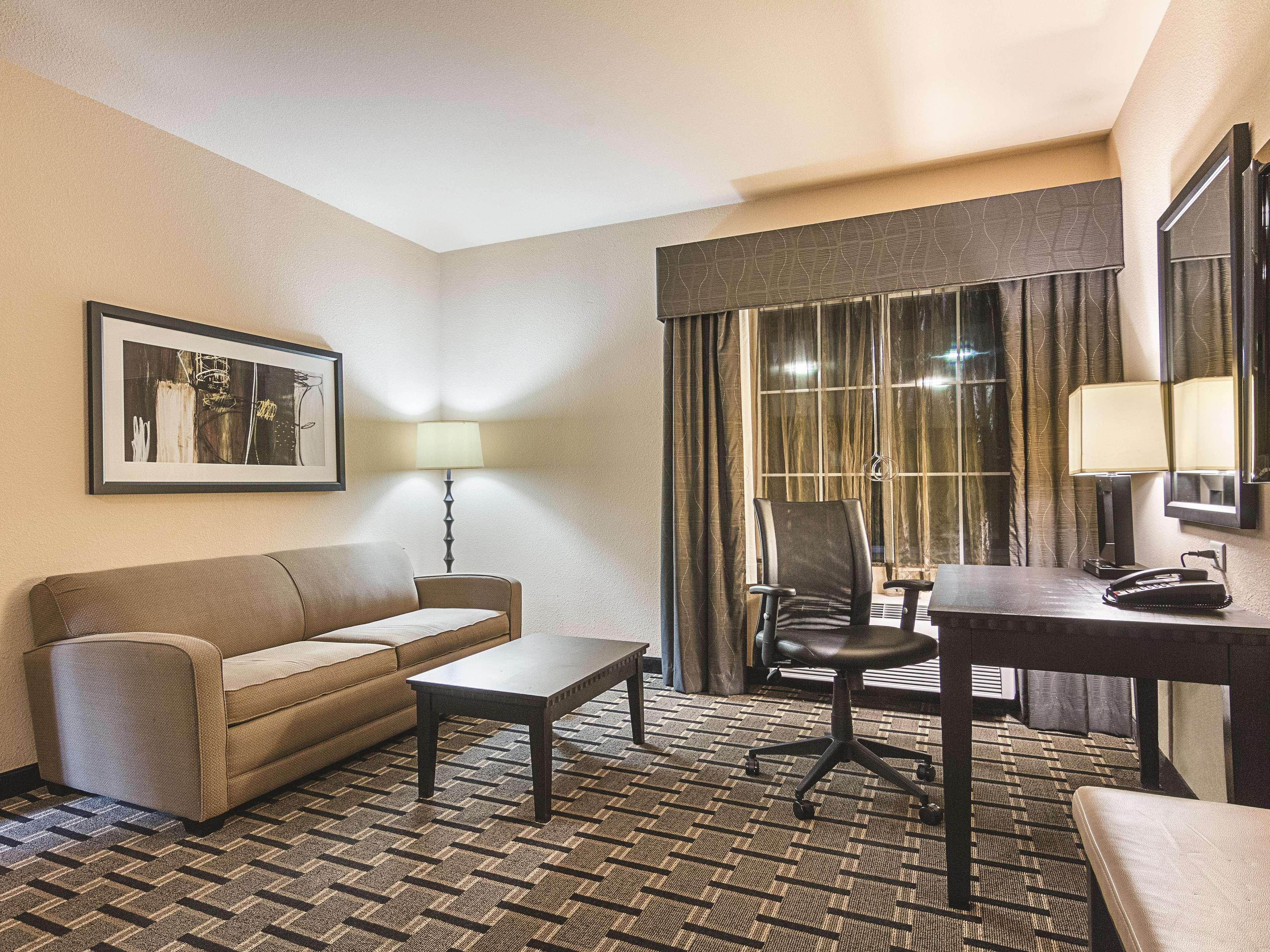La Quinta By Wyndham Mt. Pleasant Hotel Mount Pleasant Екстериор снимка