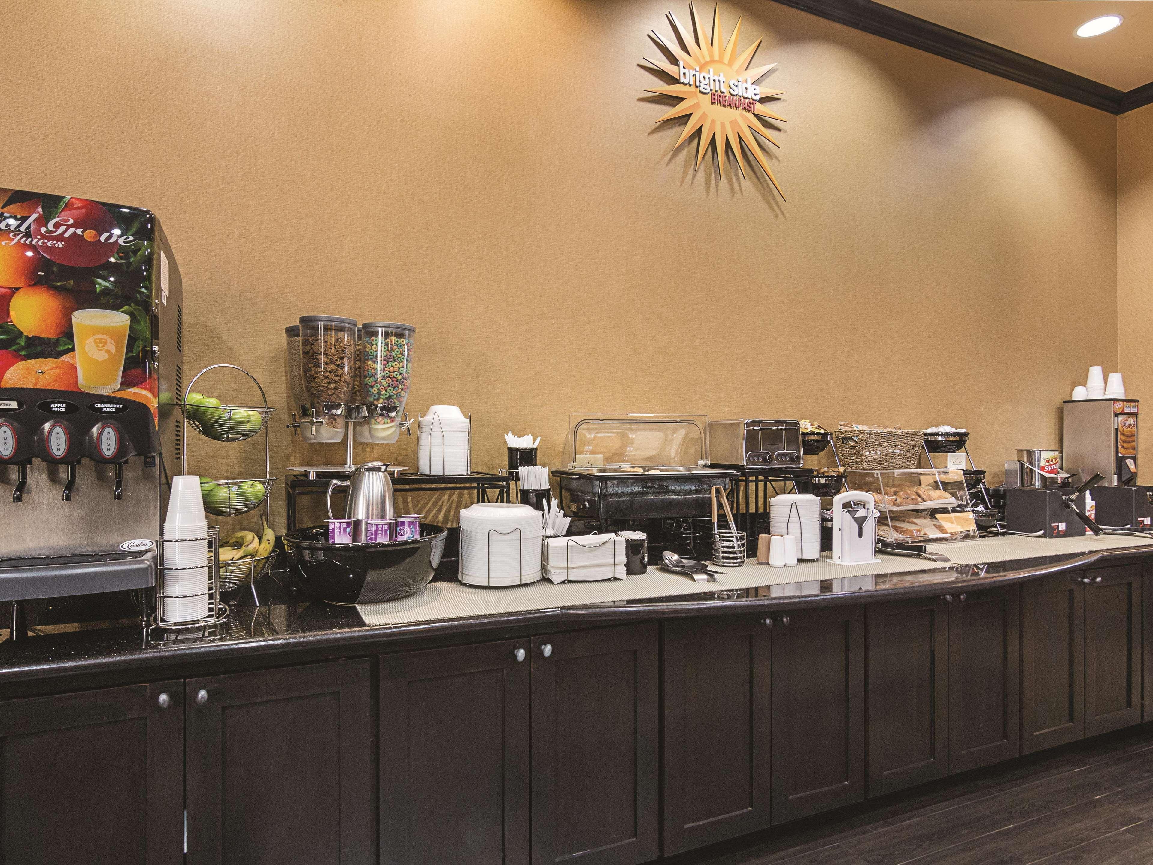 La Quinta By Wyndham Mt. Pleasant Hotel Mount Pleasant Екстериор снимка
