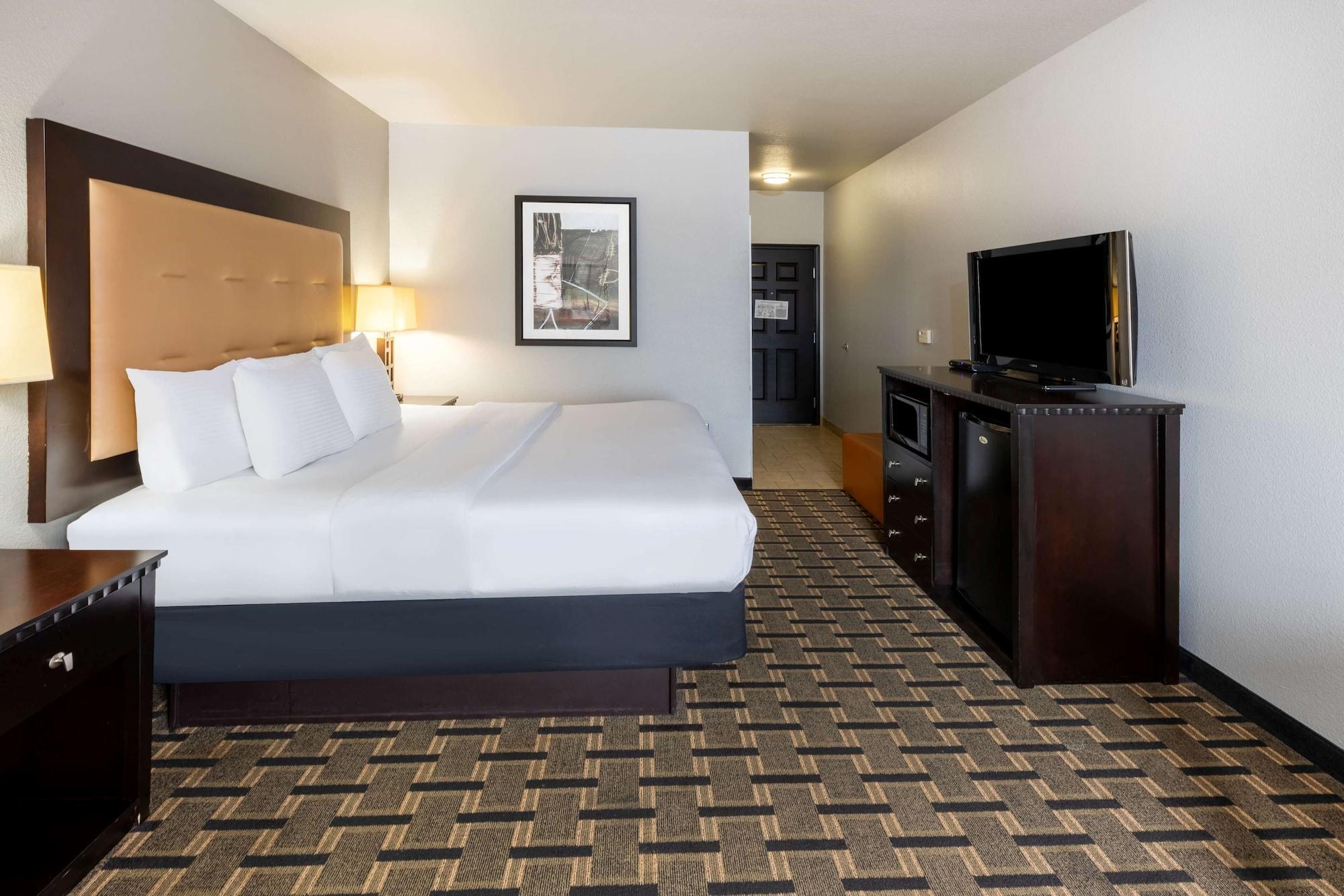 La Quinta By Wyndham Mt. Pleasant Hotel Mount Pleasant Екстериор снимка