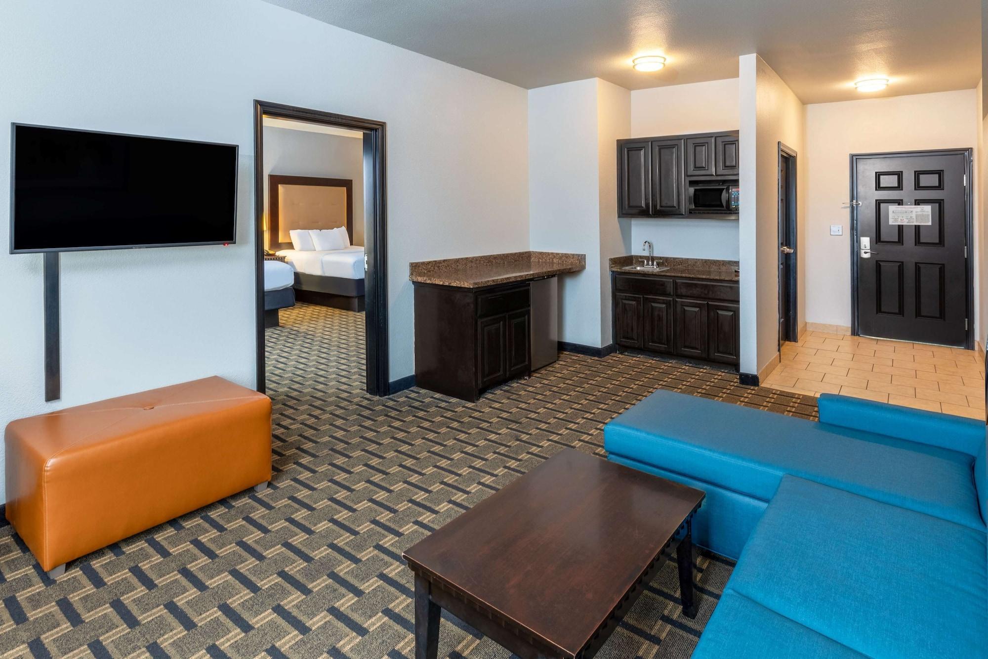 La Quinta By Wyndham Mt. Pleasant Hotel Mount Pleasant Екстериор снимка