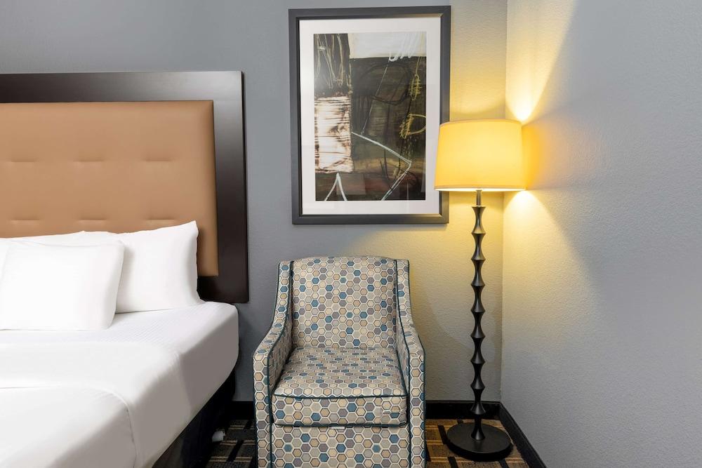 La Quinta By Wyndham Mt. Pleasant Hotel Mount Pleasant Екстериор снимка