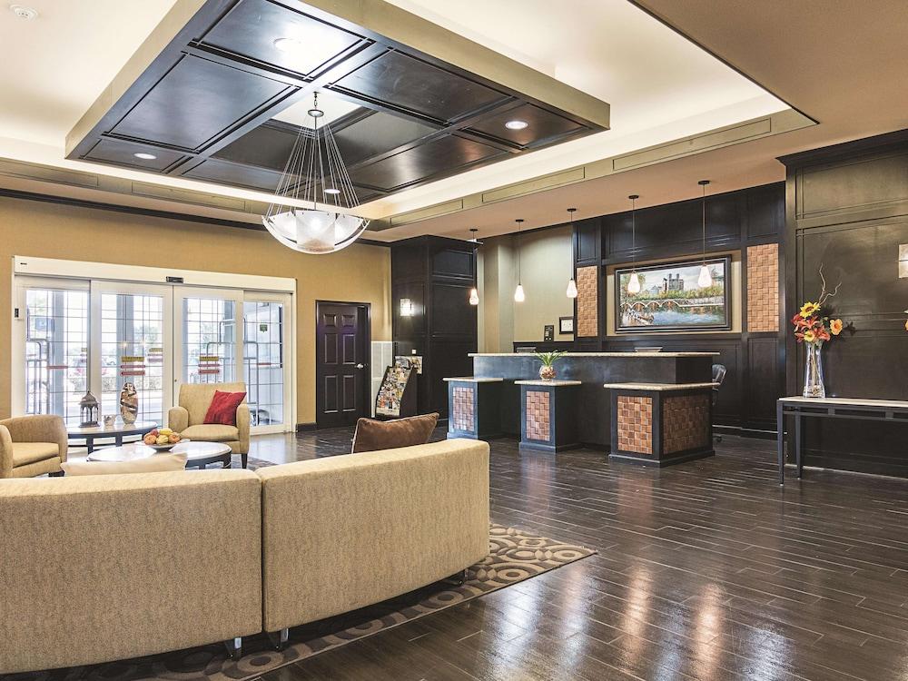 La Quinta By Wyndham Mt. Pleasant Hotel Mount Pleasant Екстериор снимка