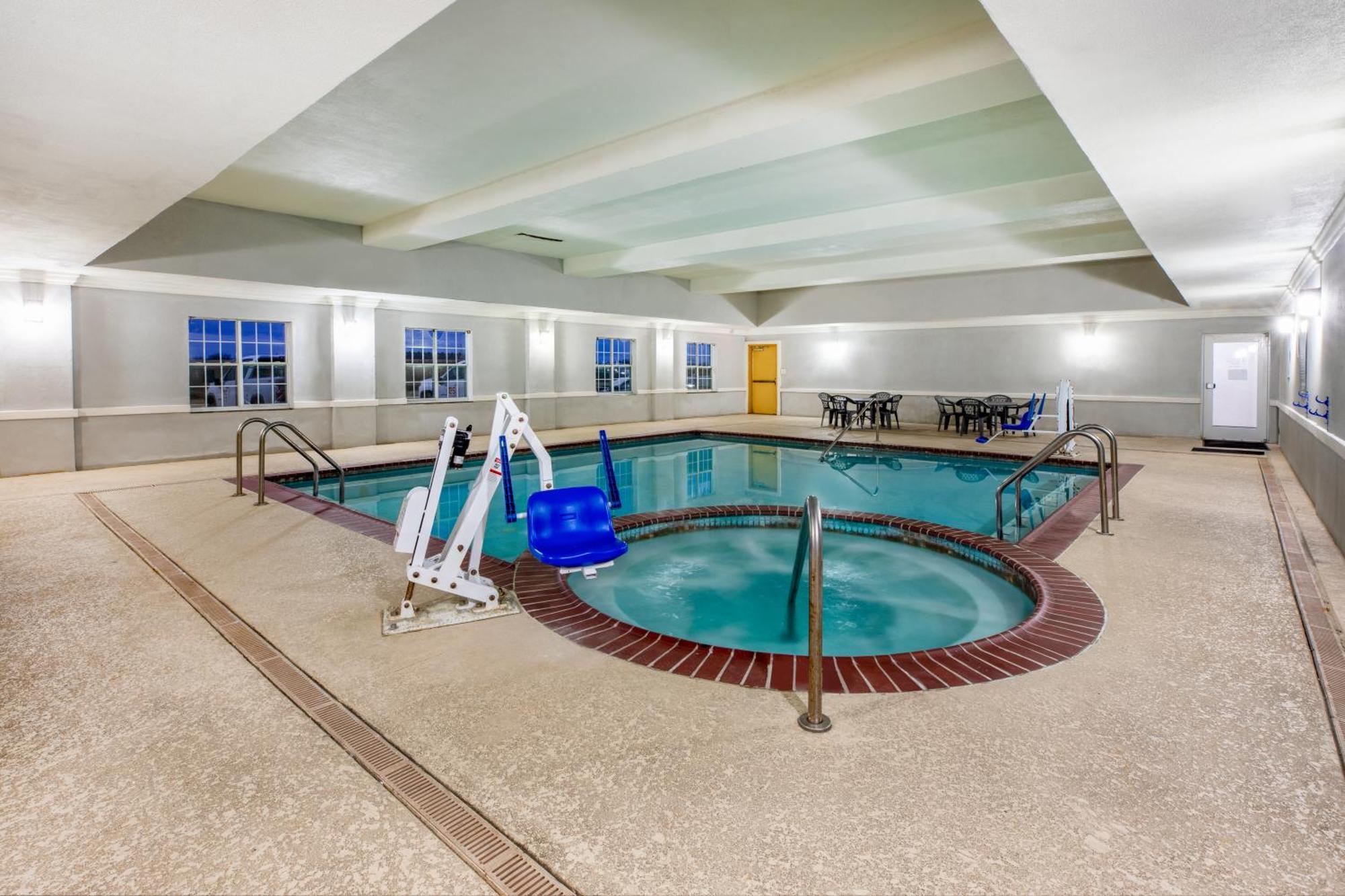 La Quinta By Wyndham Mt. Pleasant Hotel Mount Pleasant Екстериор снимка