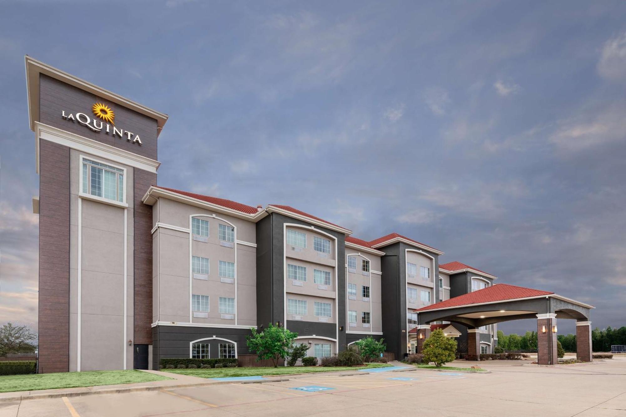 La Quinta By Wyndham Mt. Pleasant Hotel Mount Pleasant Екстериор снимка